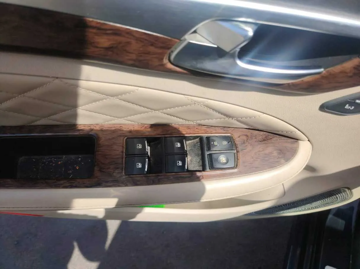 Car image 36