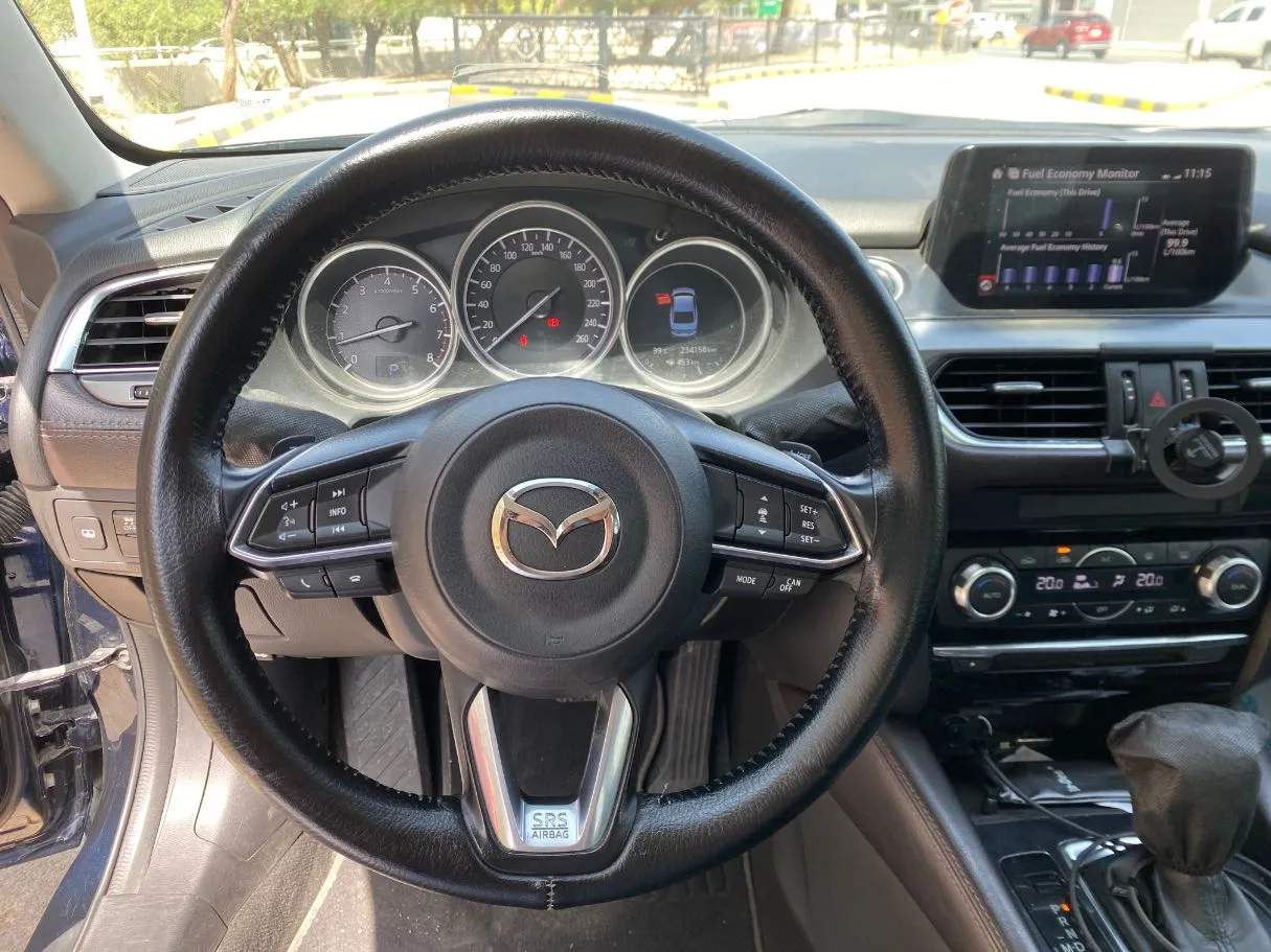Car image 18