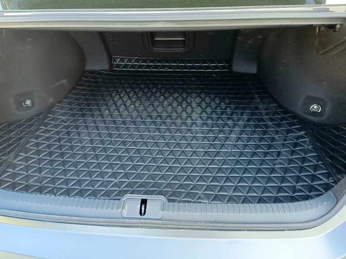 Car image 32