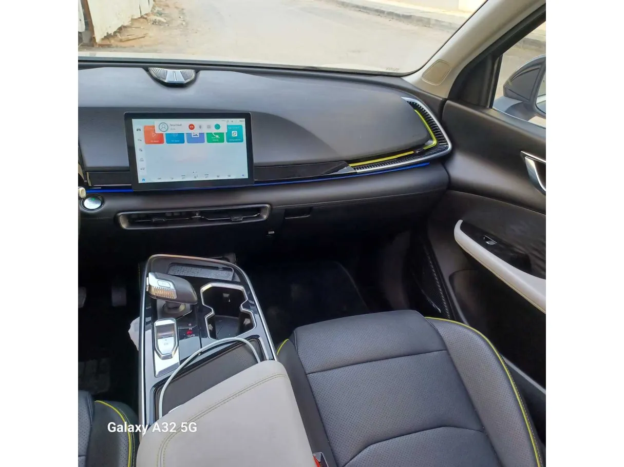 Car image 16