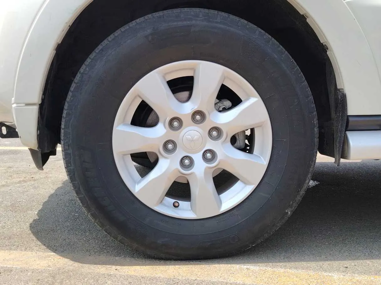 Car image 10