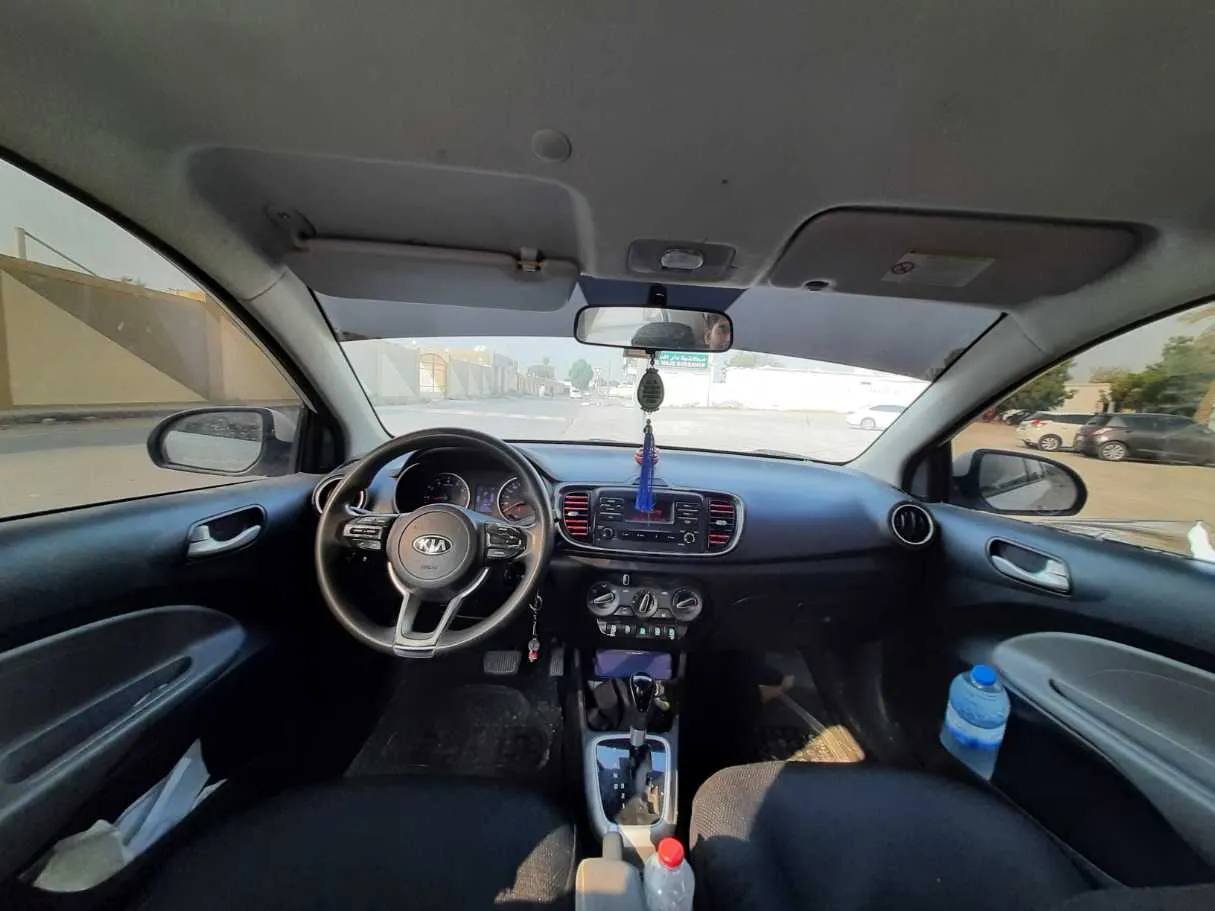 Car image 17