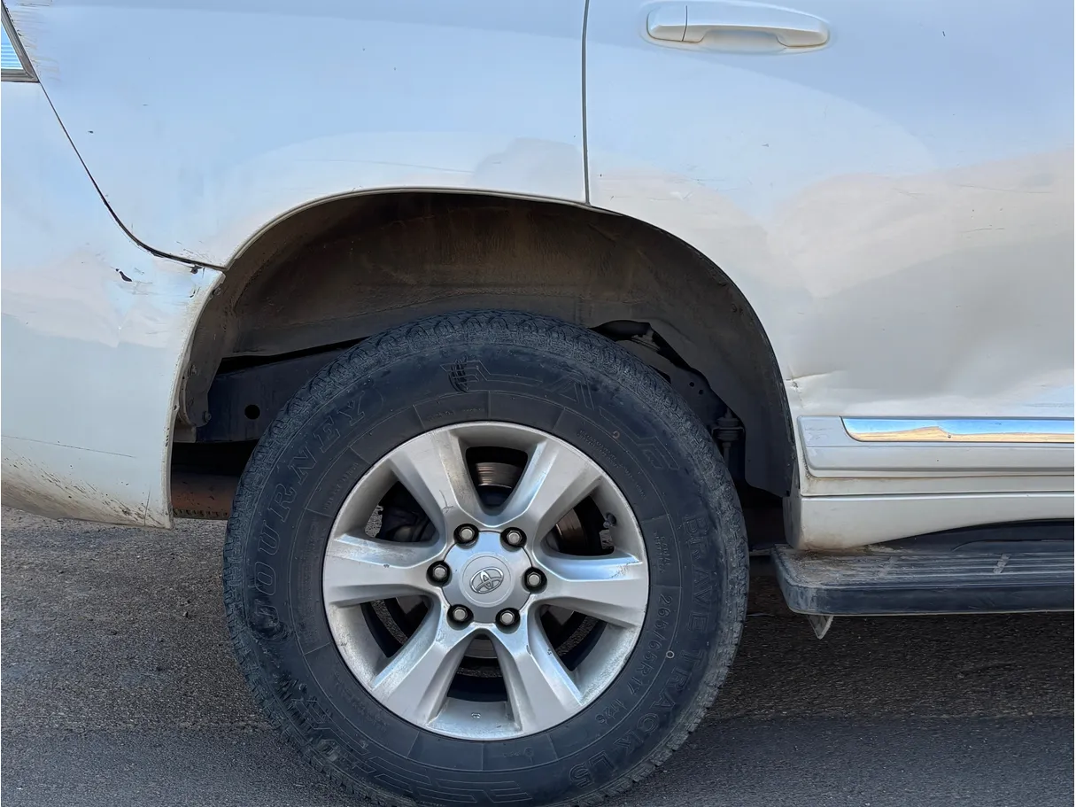 Car image 10