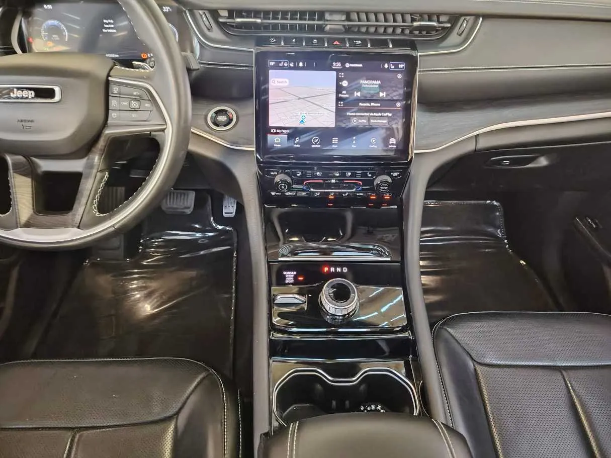 Car image 24