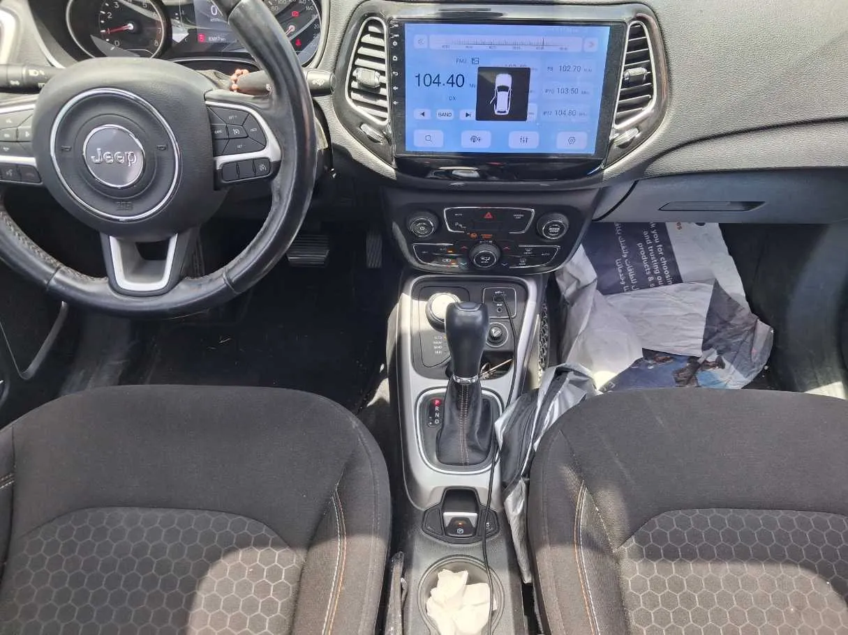 Car image 14