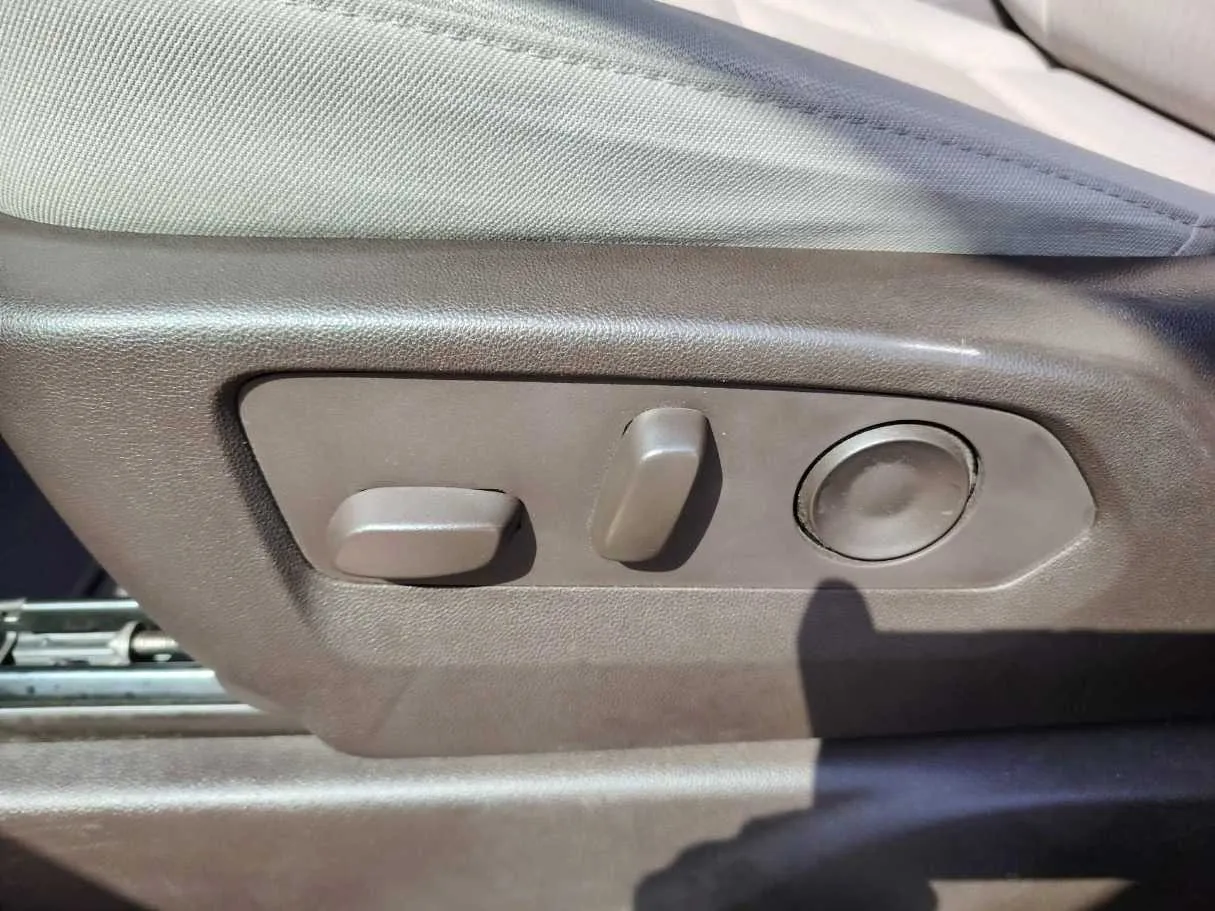 Car image 36