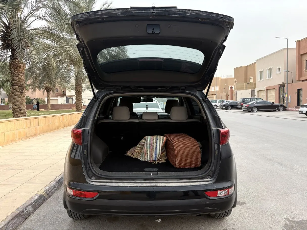 Car image 24