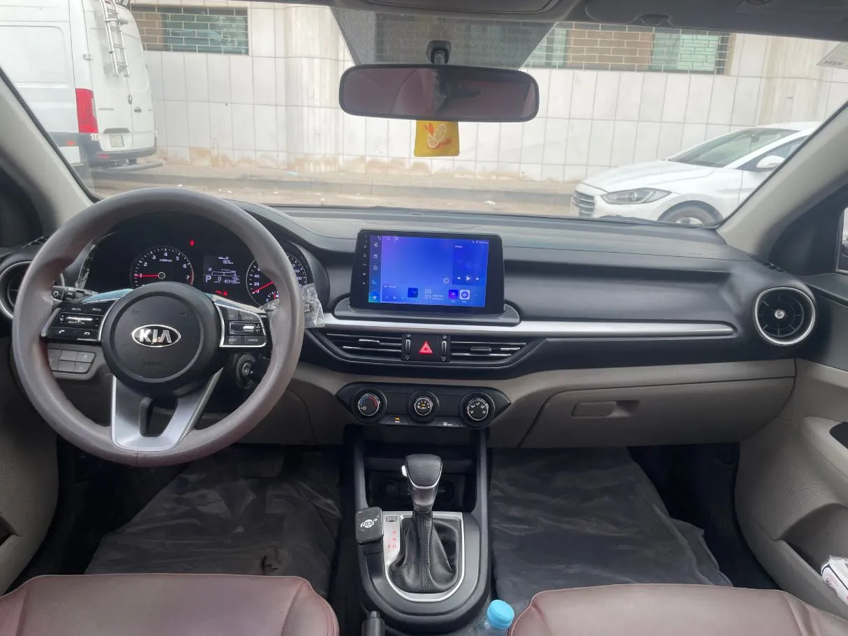 Car image 17