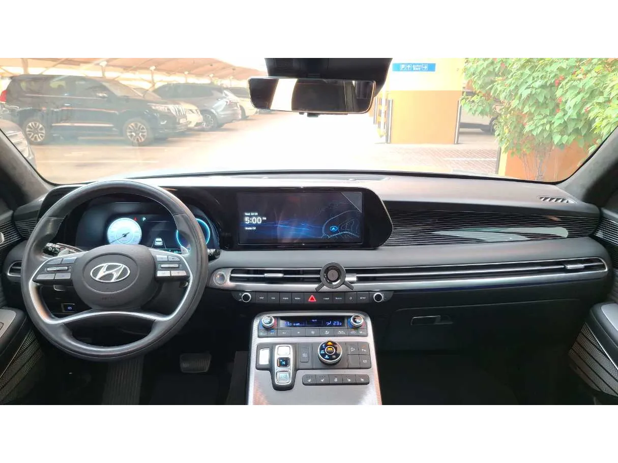 Car image 15