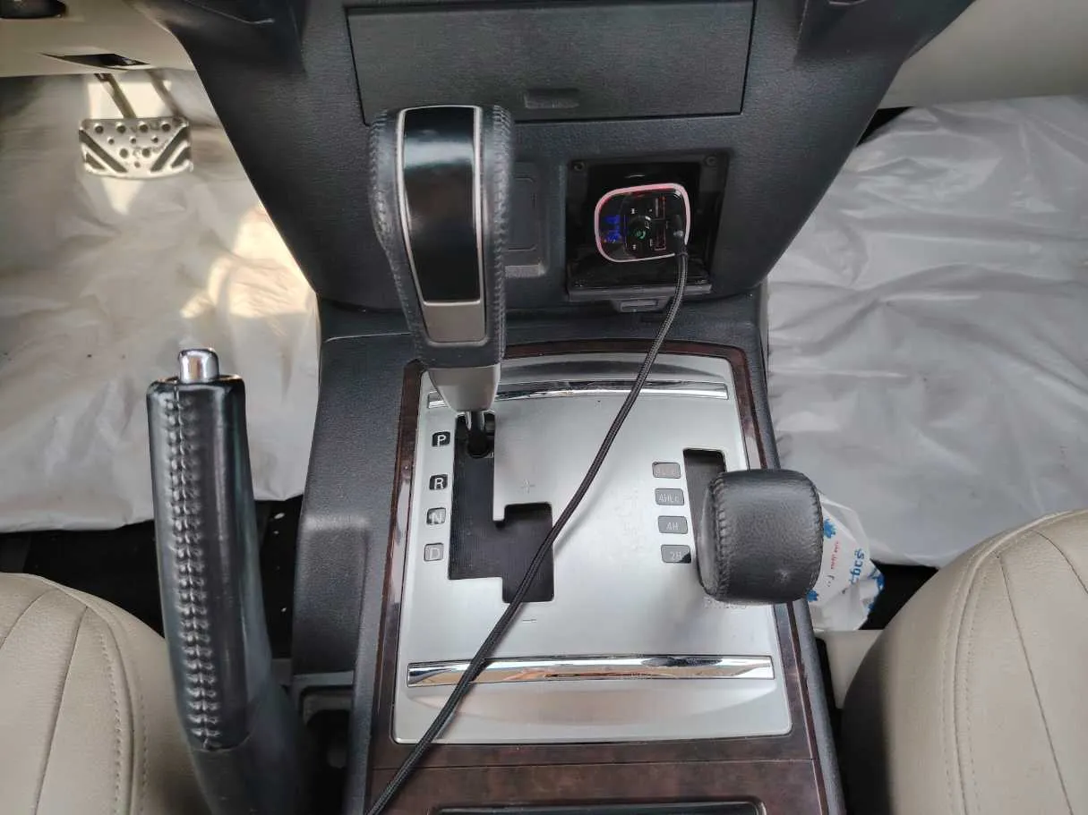 Car image 19