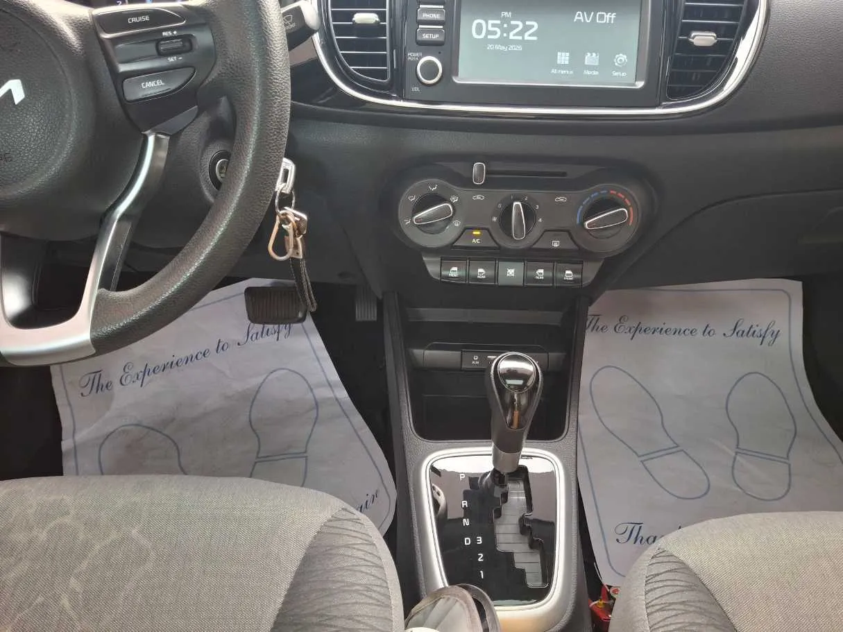 Car image 16