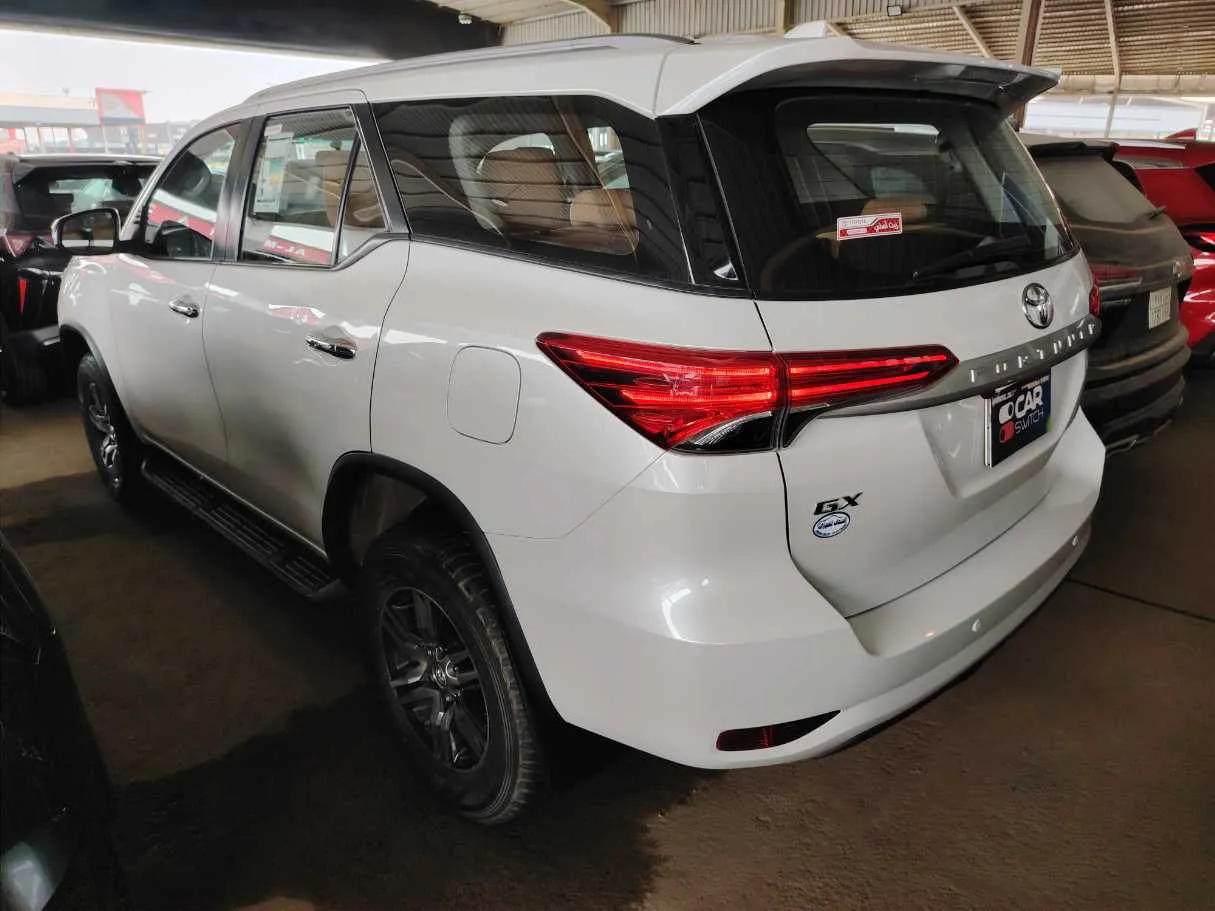 Car image 8