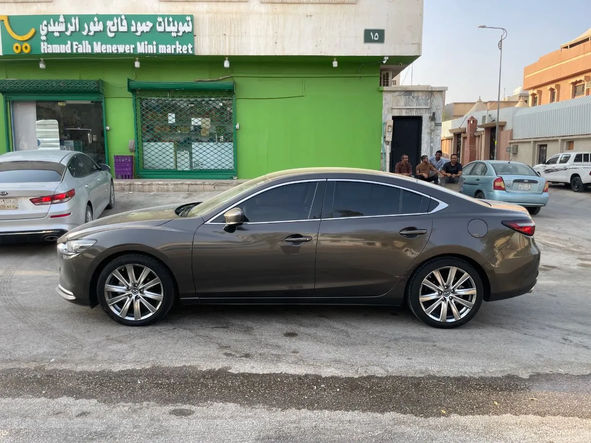 Car image 8