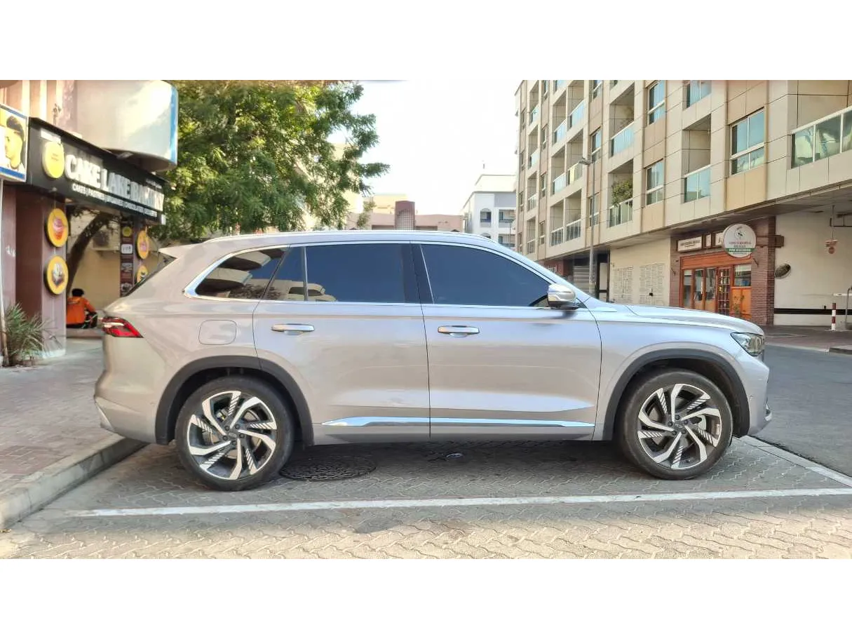 Car image 8