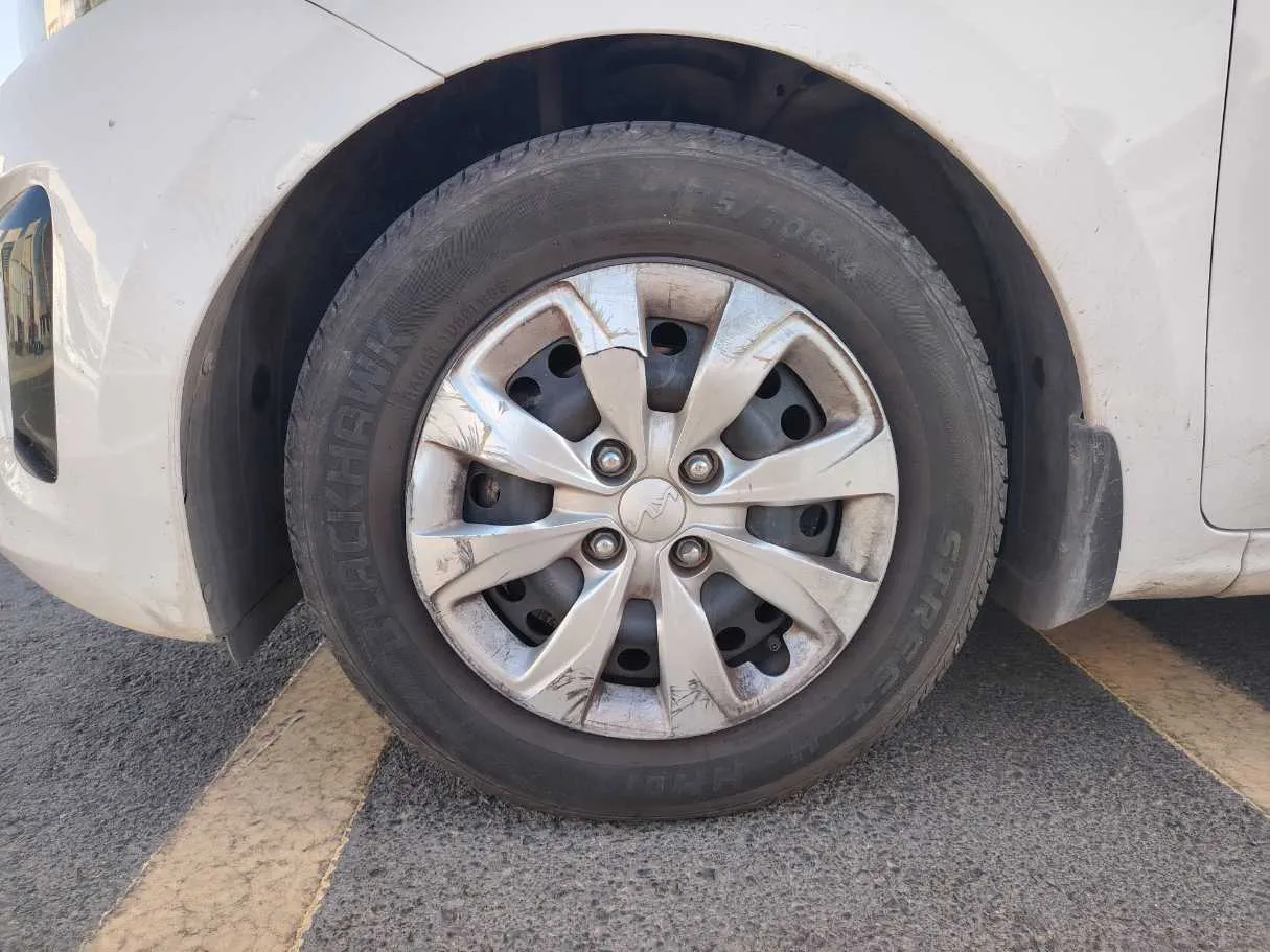 Car image 9
