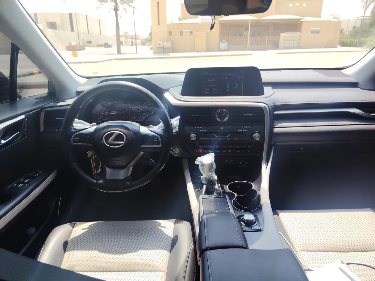 Car image 18