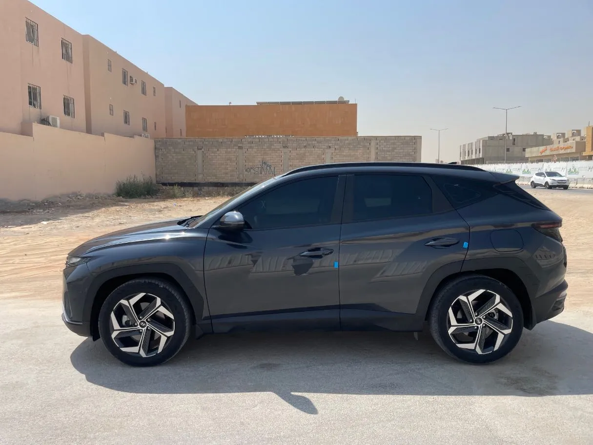 Car image 8