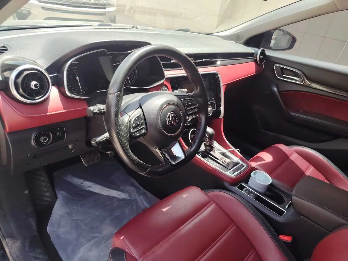 Car image 12