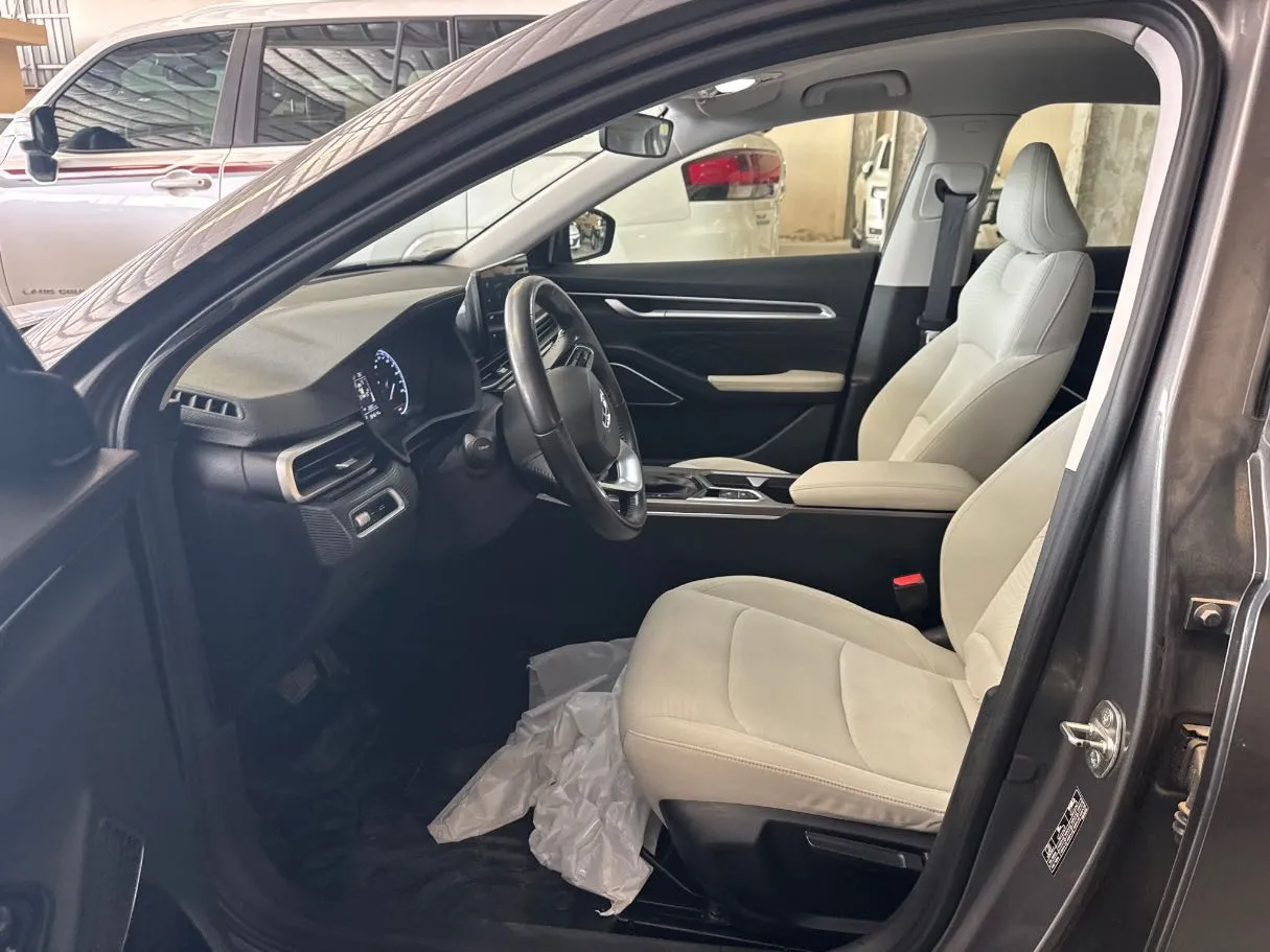 Car image 9