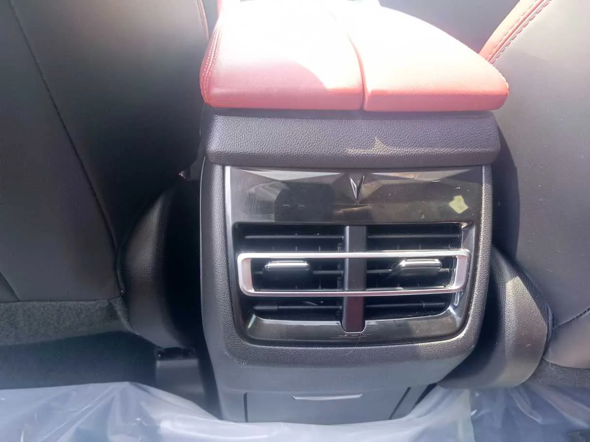 Car image 32
