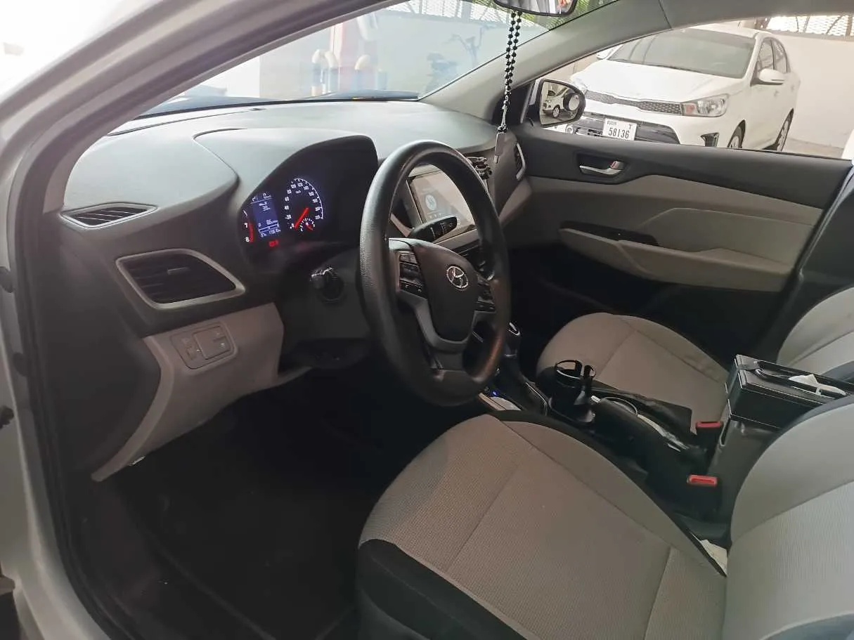 Car image 11