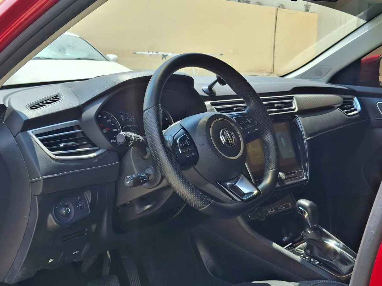 Car image 11