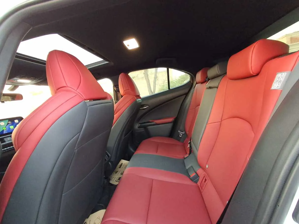 Car image 13