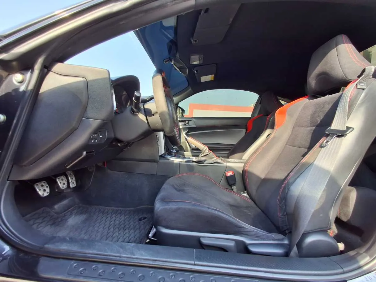 Car image 12