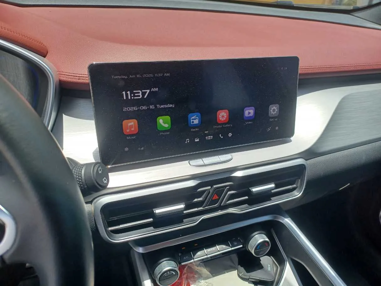 Car image 18