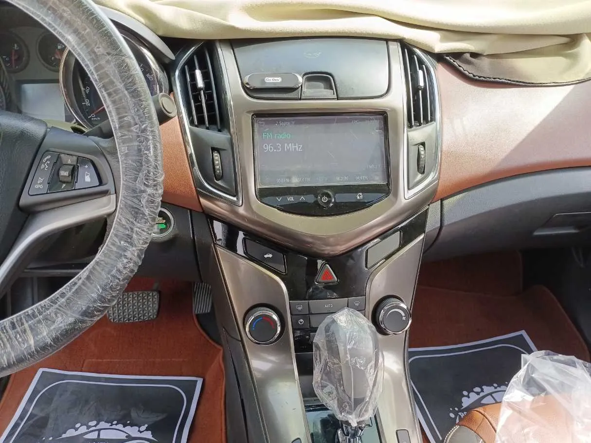Car image 16