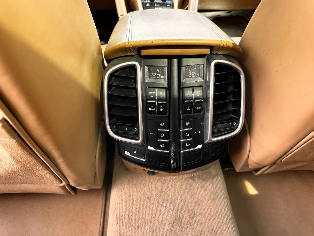 Car image 27