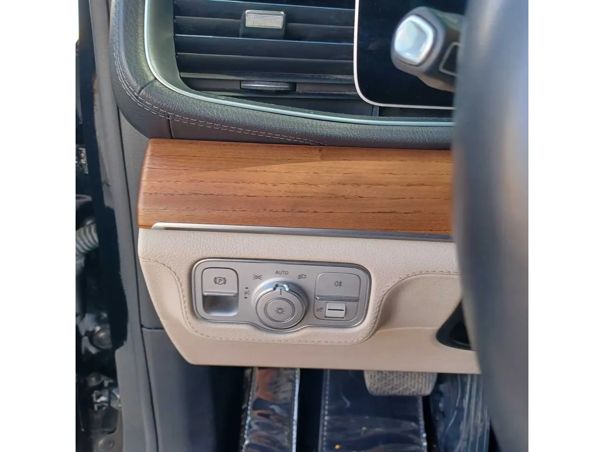 Car image 34