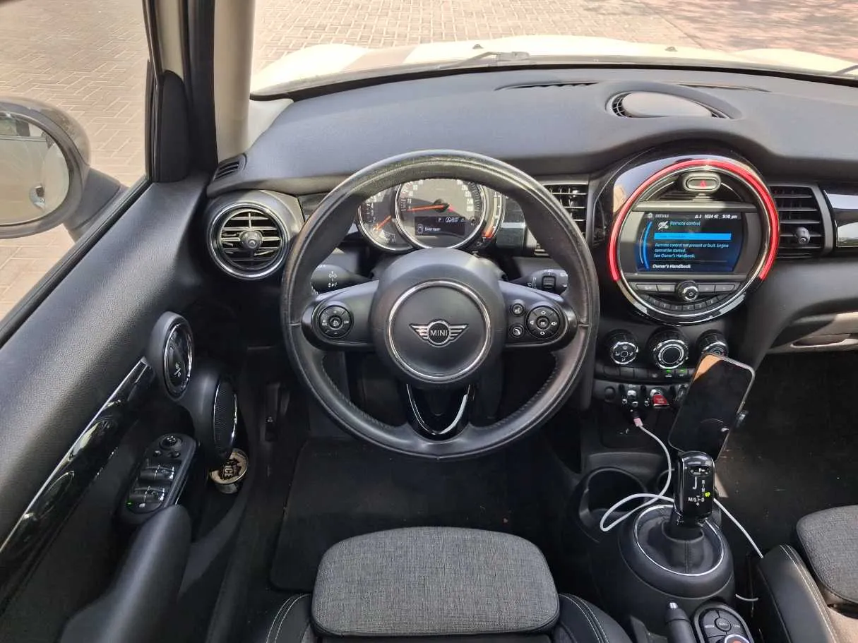 Car image 17