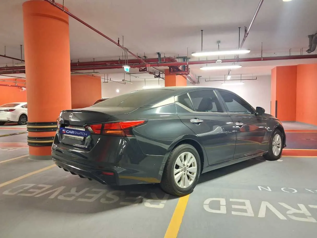 Car image 5