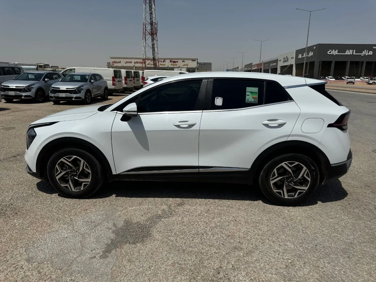 Car image 8