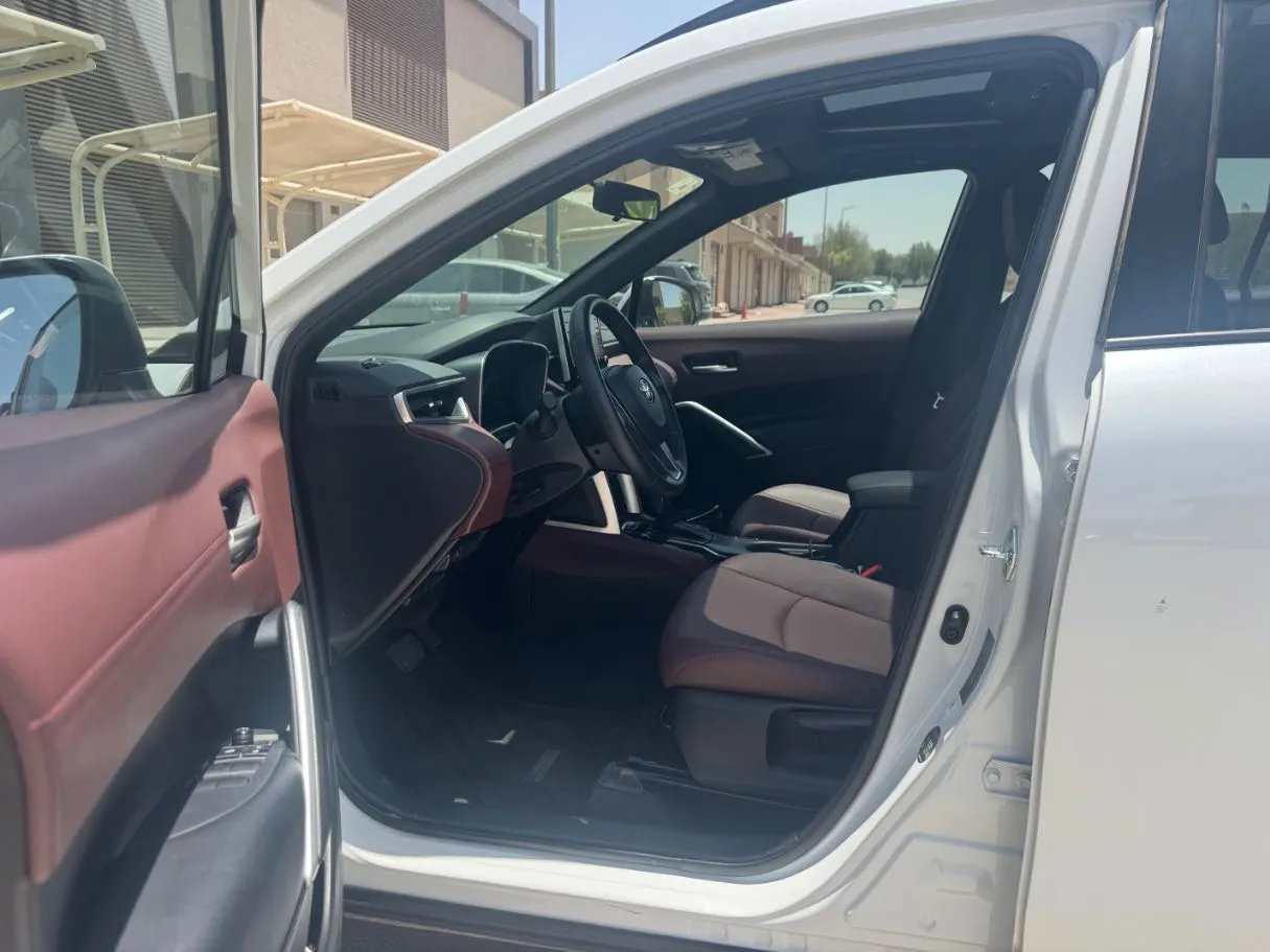 Car image 12