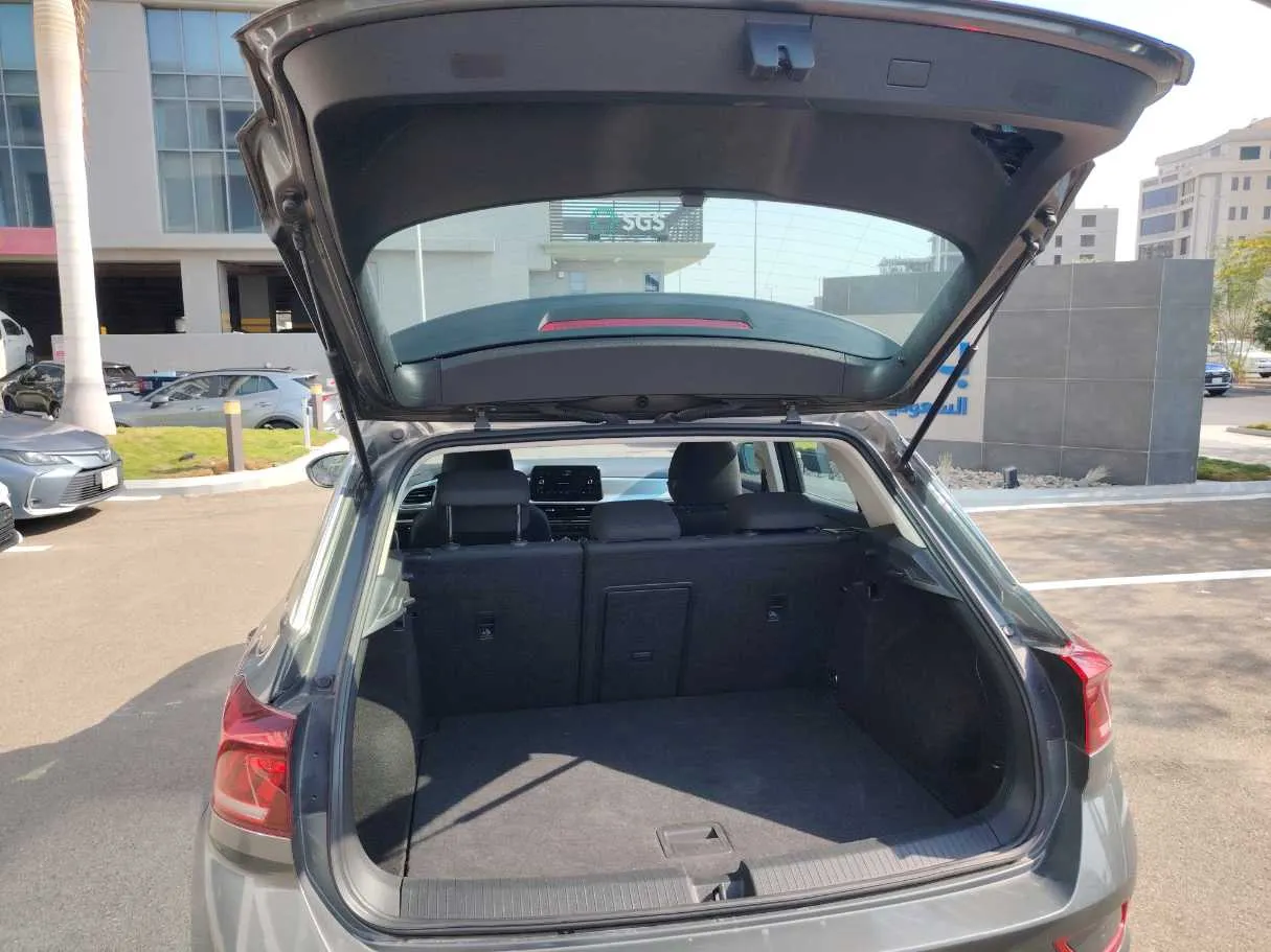 Car image 23
