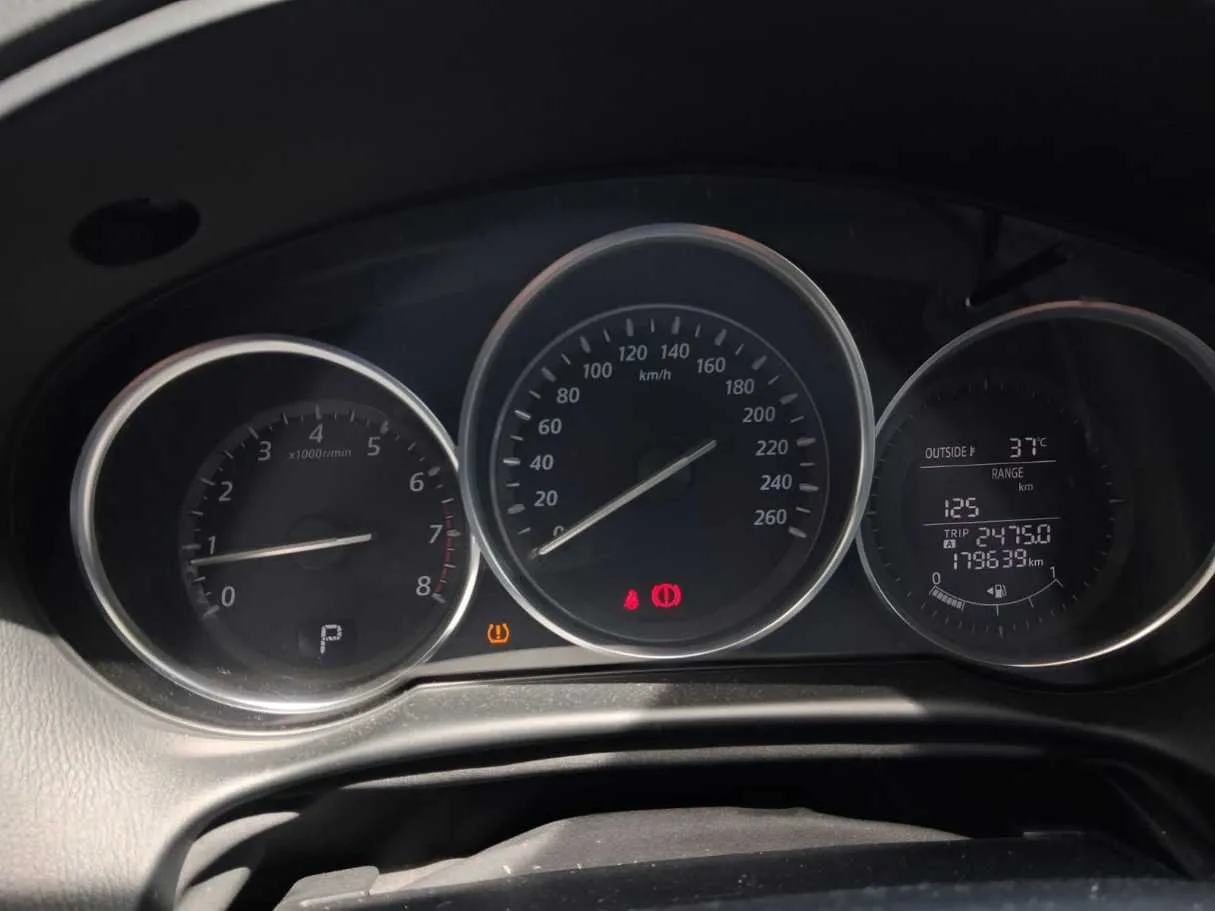 Car image 18