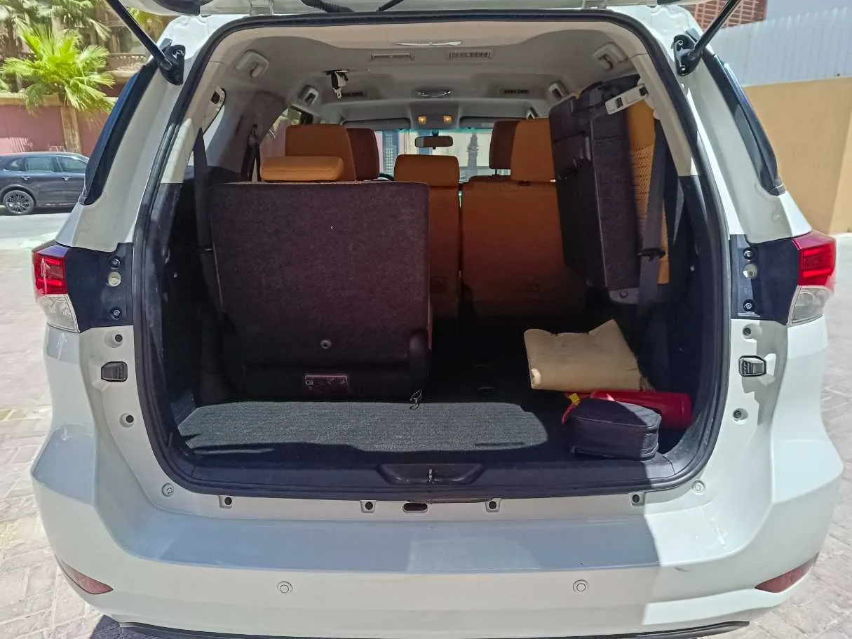 Car image 29