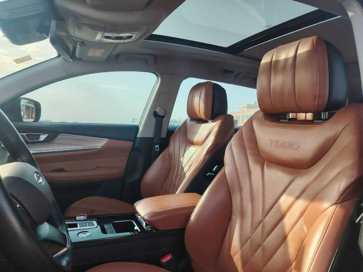 Car image 12