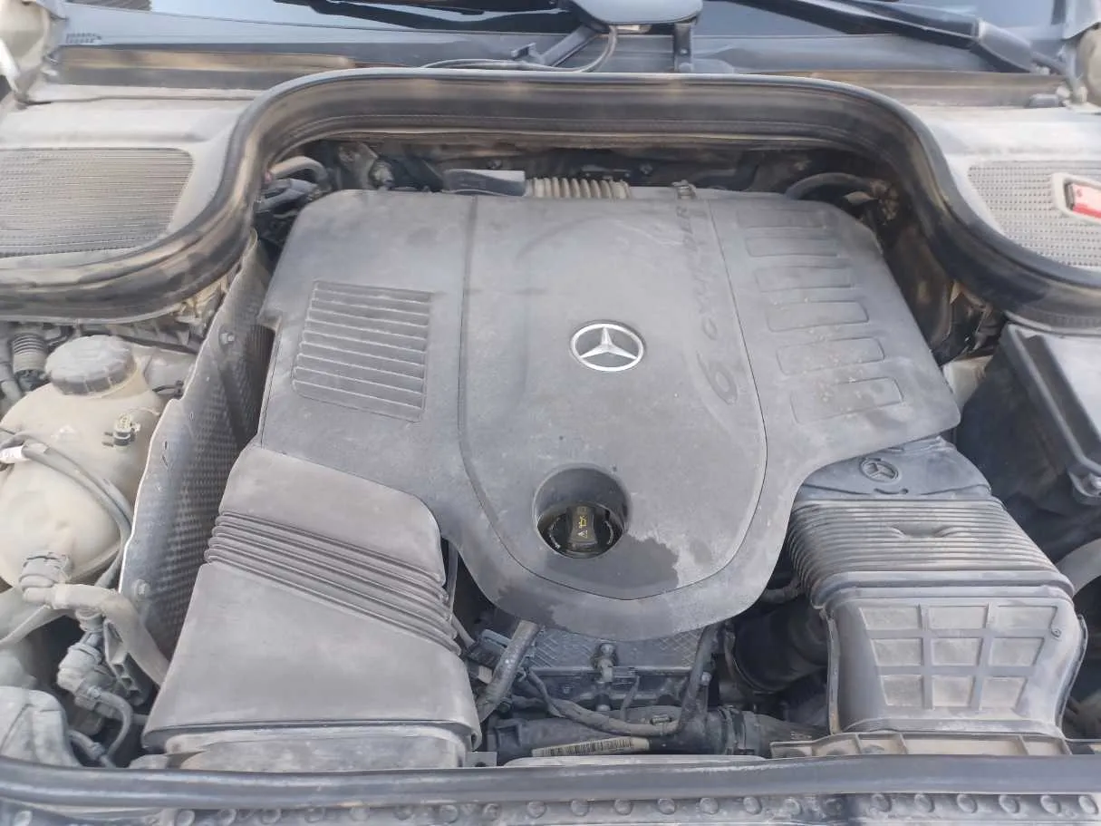 Car image 26