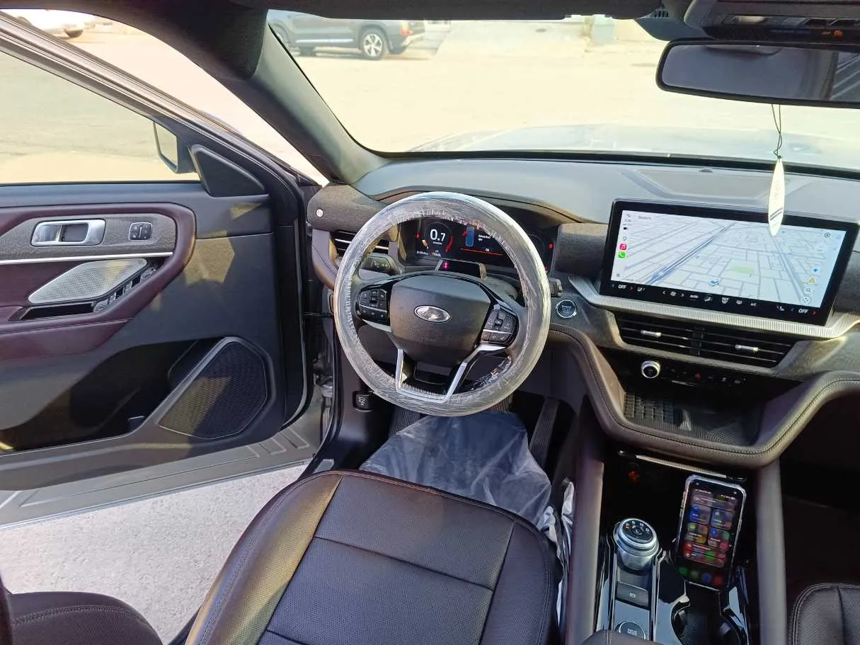 Car image 25
