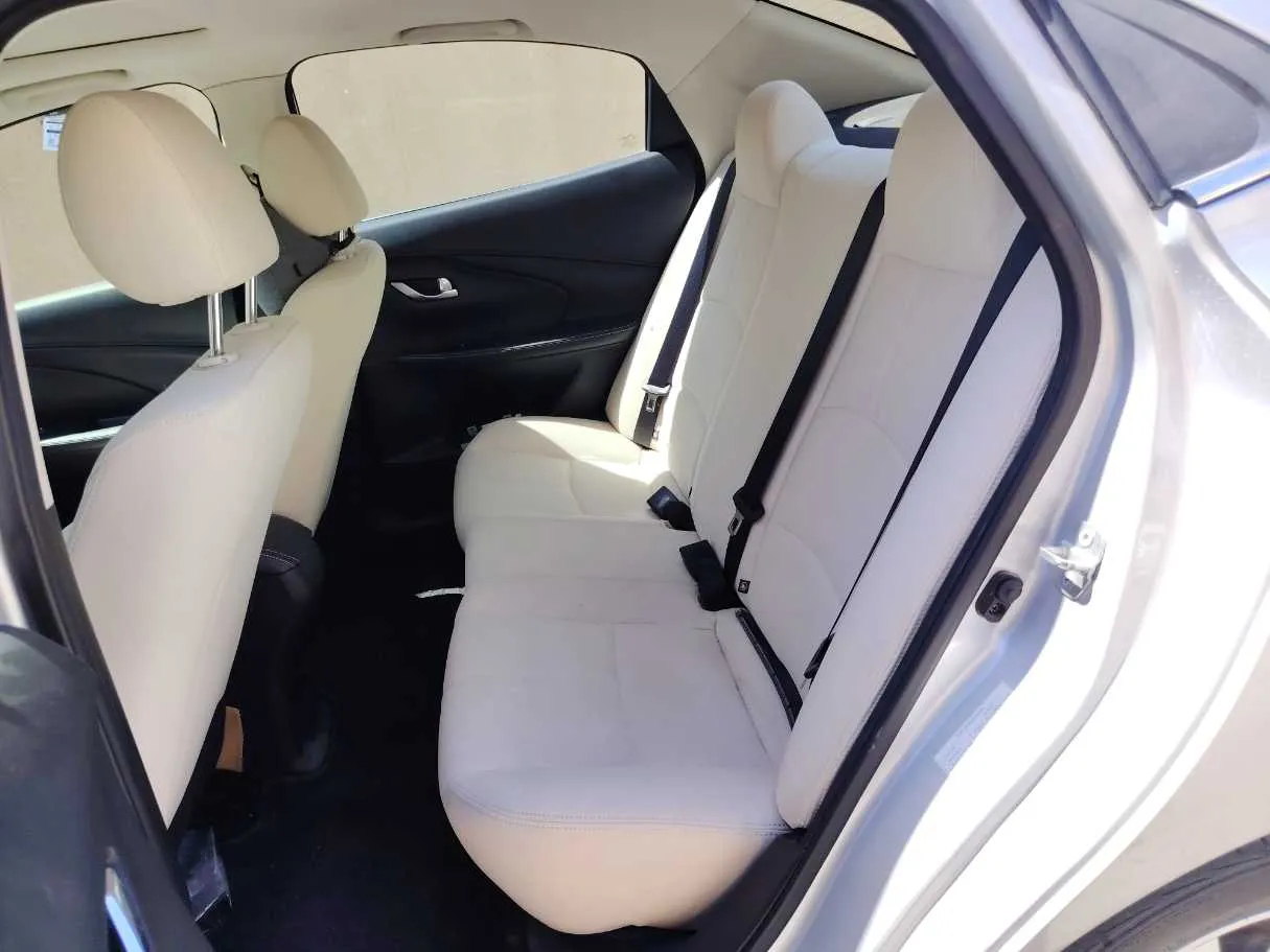 Car image 16