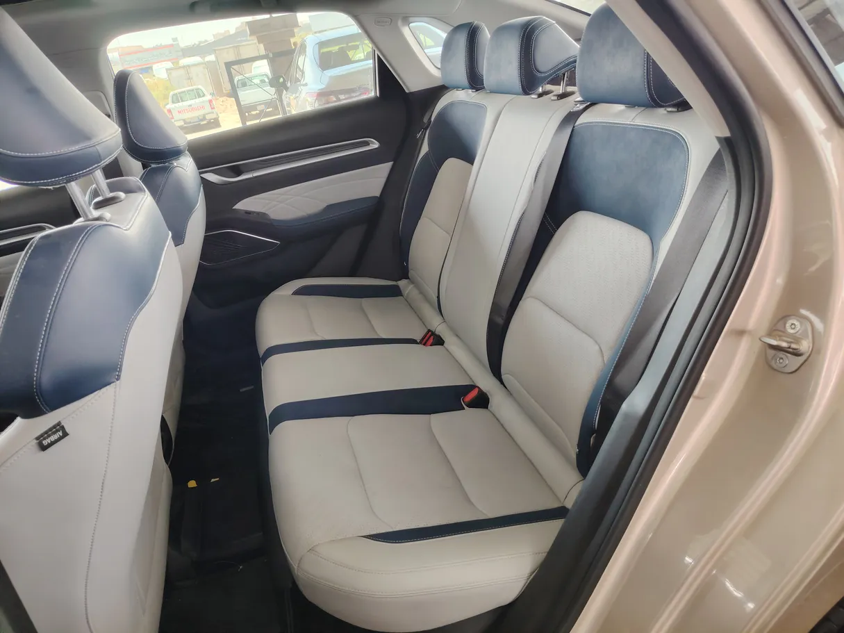 Car image 20
