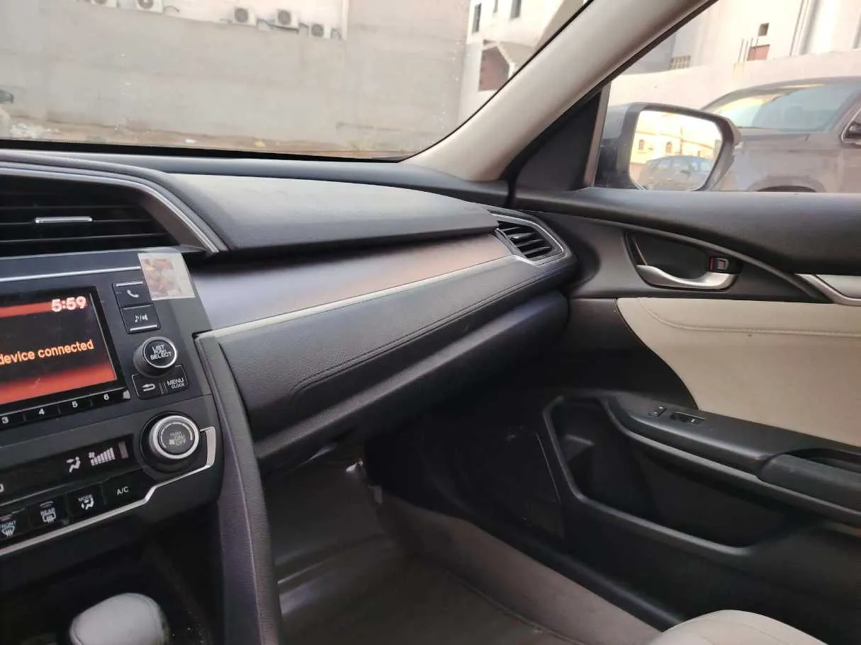 Car image 23