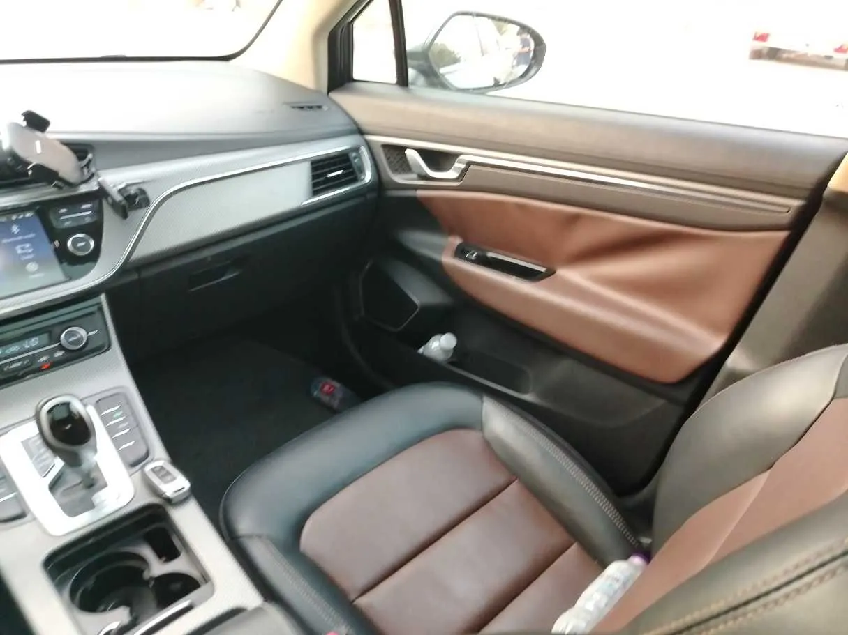 Car image 24