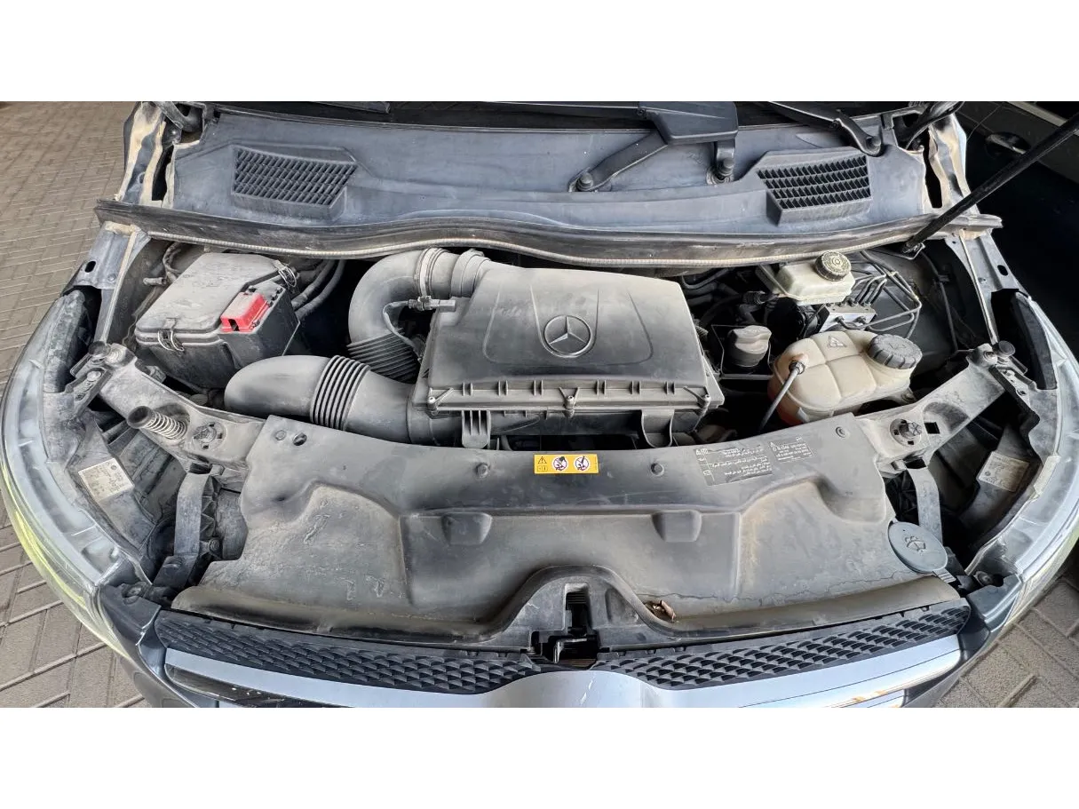 Car image 26