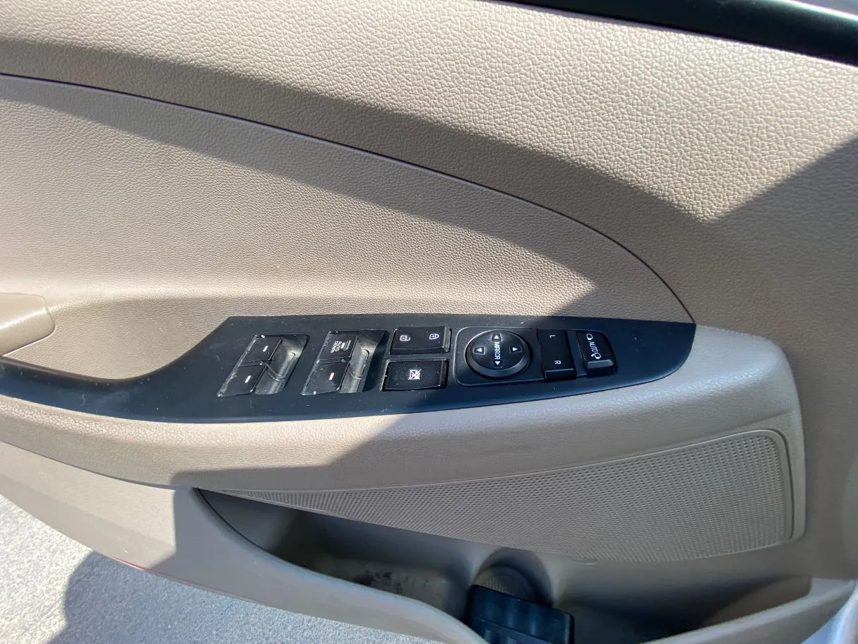Car image 23