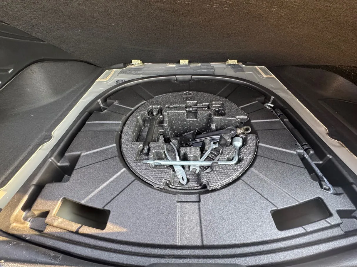 Car image 28