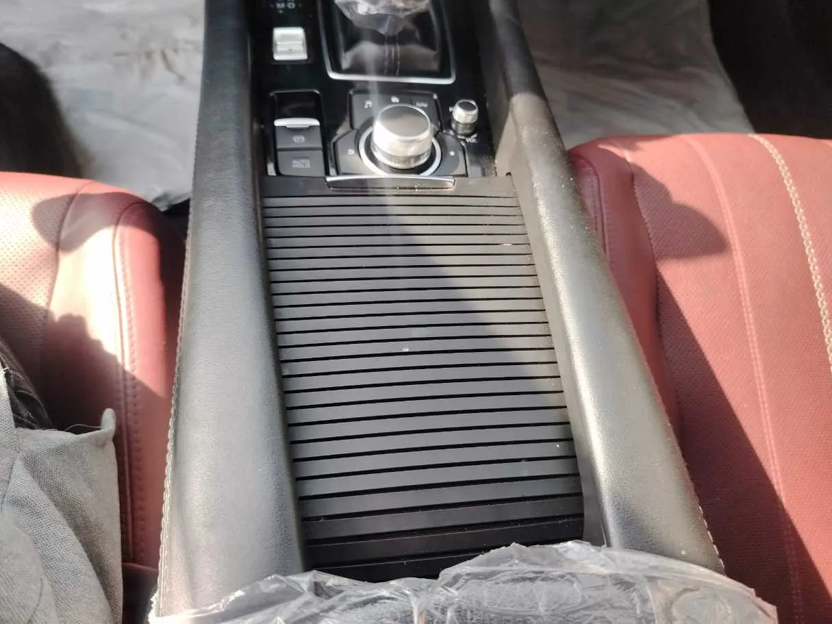 Car image 24
